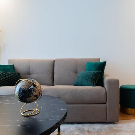 Stunning Apartment W/ Free Parking By Lovelystay Porto Ngoại thất bức ảnh