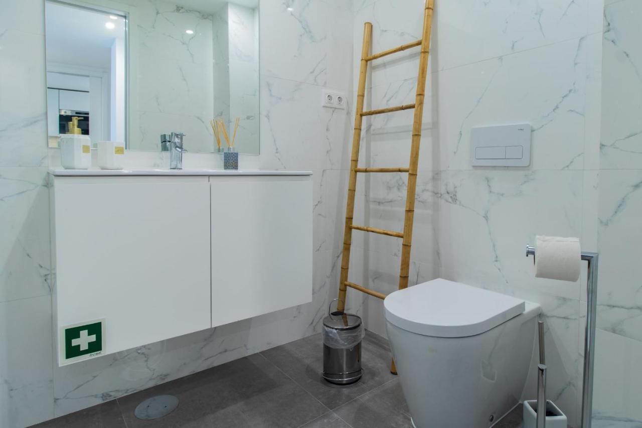 Stunning Apartment W/ Free Parking By Lovelystay Porto Ngoại thất bức ảnh