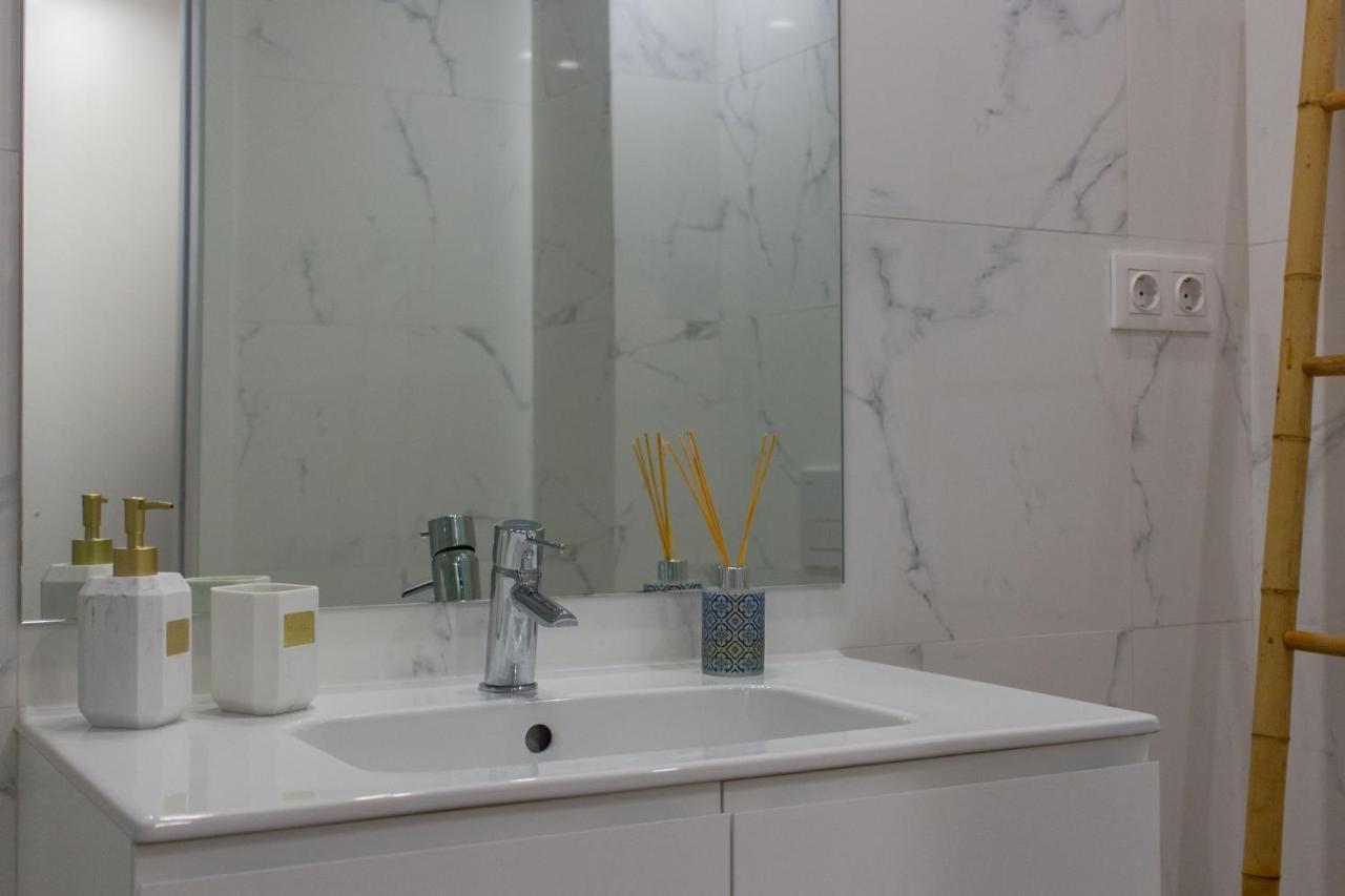 Stunning Apartment W/ Free Parking By Lovelystay Porto Ngoại thất bức ảnh