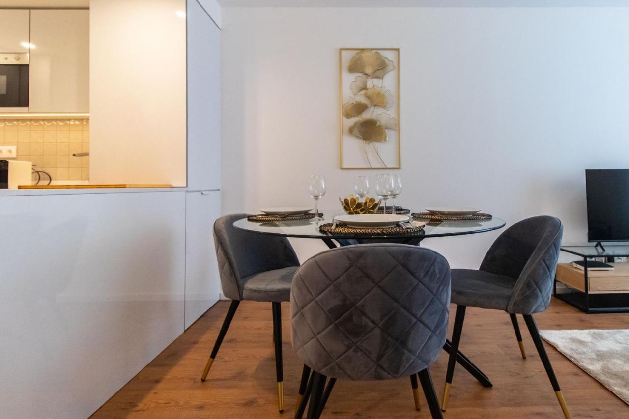 Stunning Apartment W/ Free Parking By Lovelystay Porto Ngoại thất bức ảnh