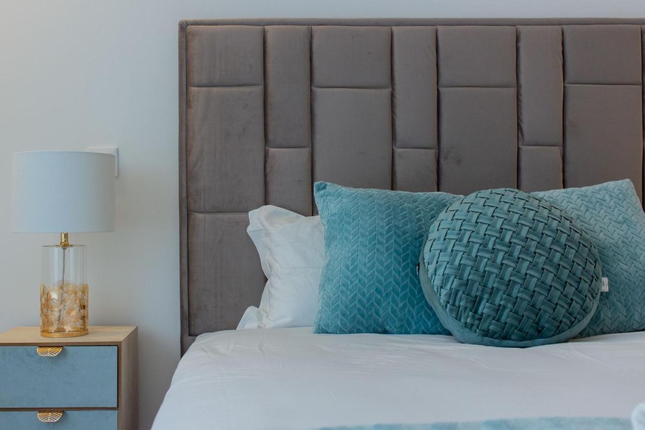 Stunning Apartment W/ Free Parking By Lovelystay Porto Ngoại thất bức ảnh