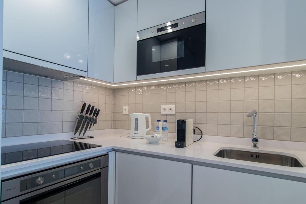 Stunning Apartment W/ Free Parking By Lovelystay Porto Ngoại thất bức ảnh