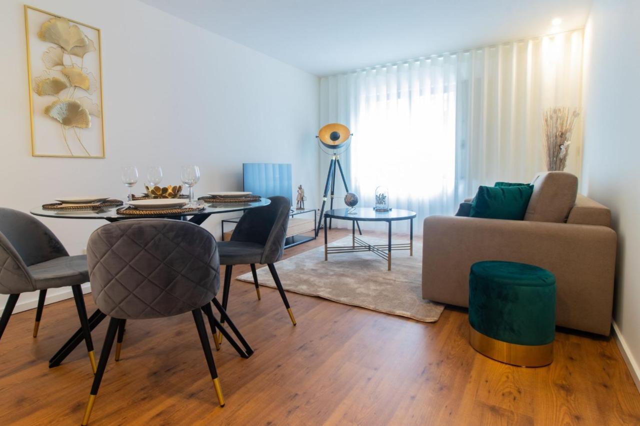 Stunning Apartment W/ Free Parking By Lovelystay Porto Ngoại thất bức ảnh