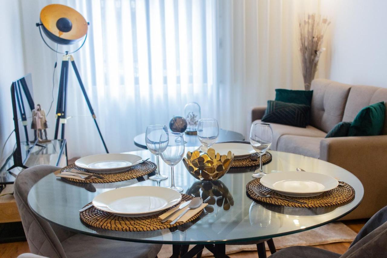 Stunning Apartment W/ Free Parking By Lovelystay Porto Ngoại thất bức ảnh