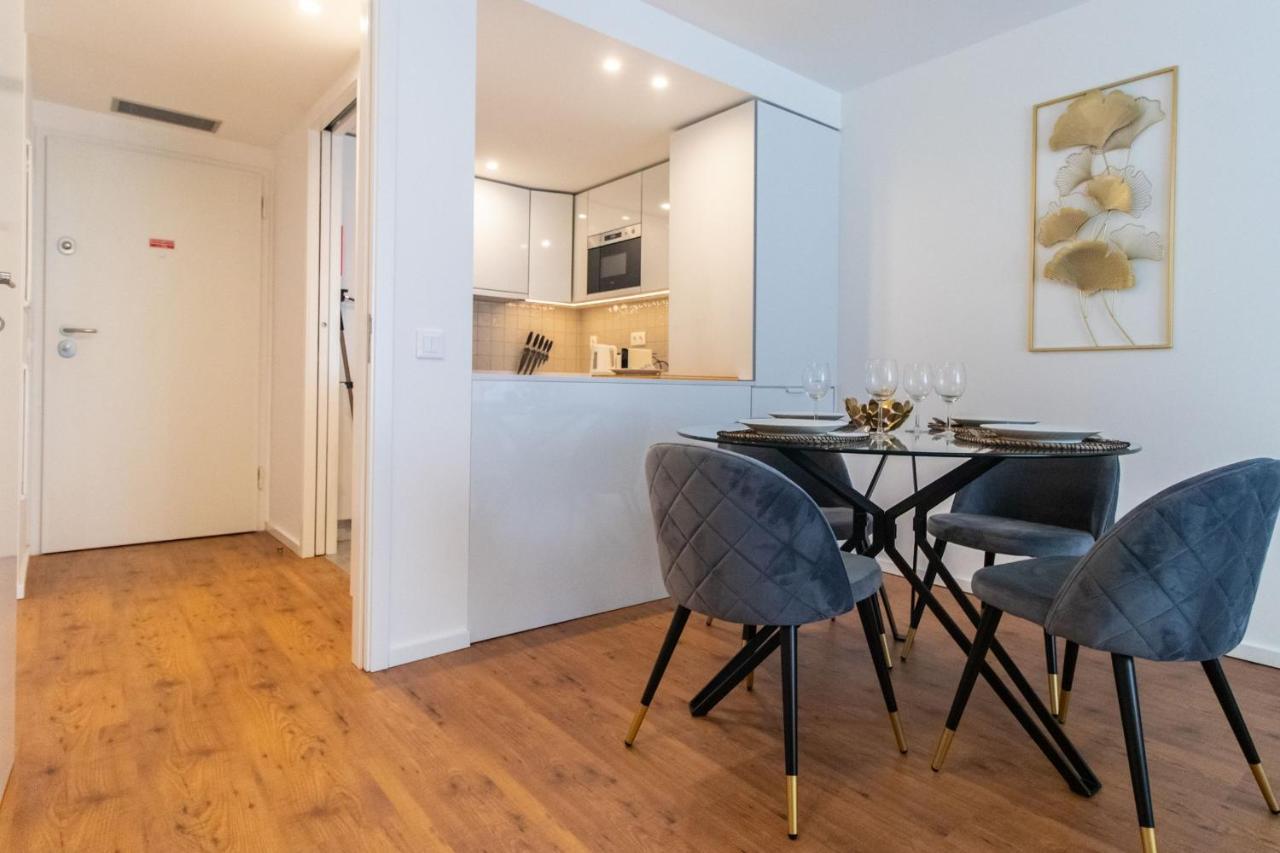 Stunning Apartment W/ Free Parking By Lovelystay Porto Ngoại thất bức ảnh