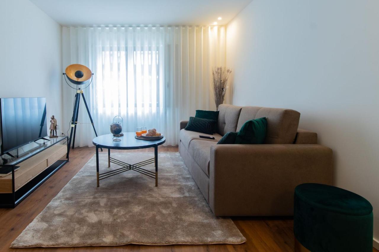 Stunning Apartment W/ Free Parking By Lovelystay Porto Ngoại thất bức ảnh
